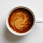 コーヒーと牛乳の食べ合わせは本当に大丈夫？栄養学者が解説する正しい飲み方